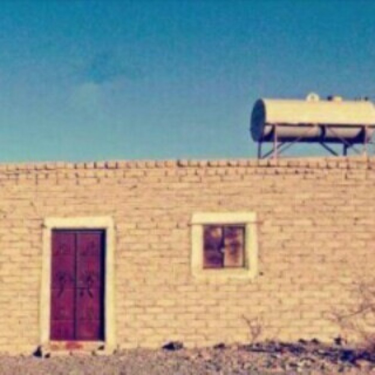 عايشه بتويتر و اطقطق بالحياه اي وشسمه فولو ابو دقيقتين خله لك درعم علينا او سندرعم عليك ي حيي