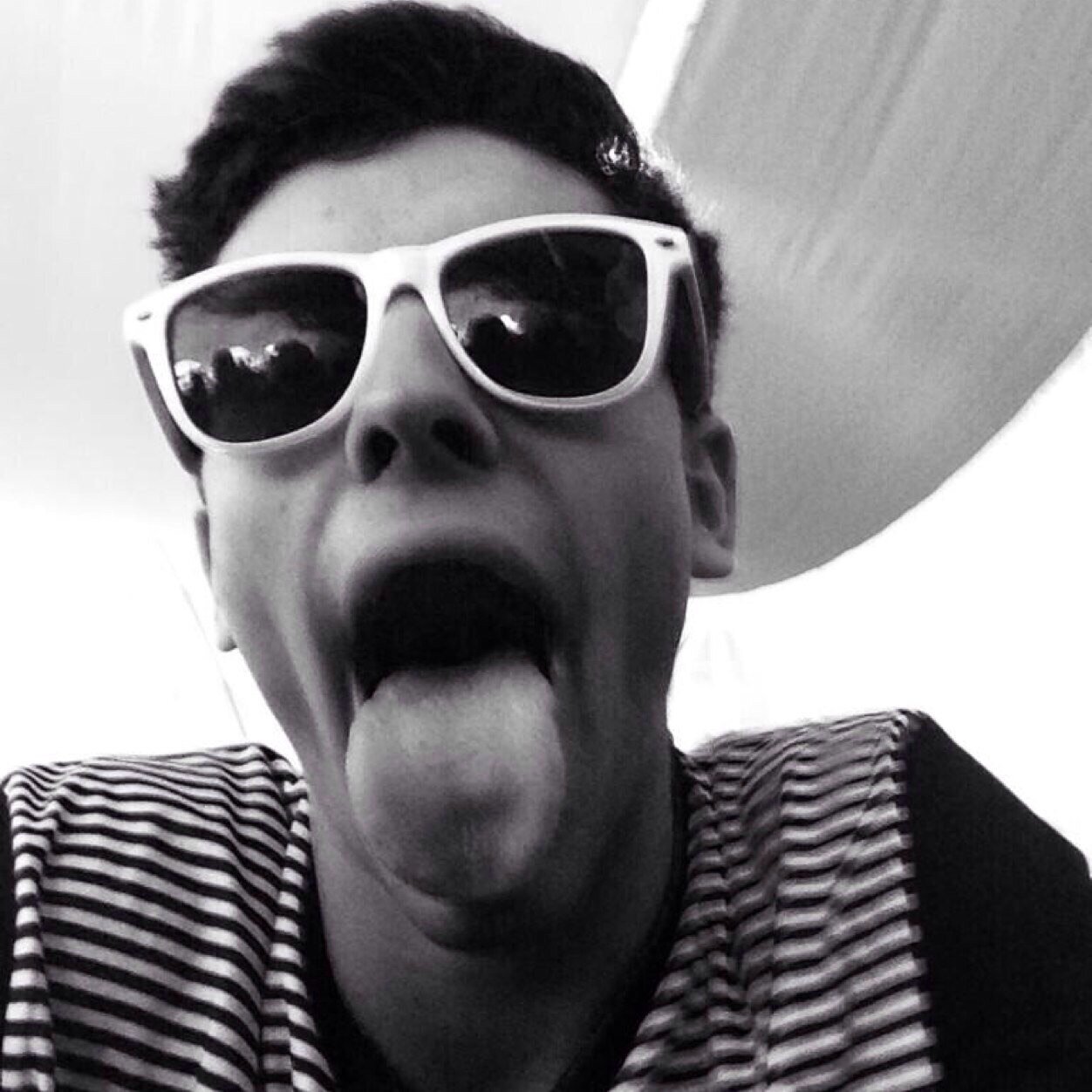 https://t.co/VbxG6ZZevo can you rt this and follow @espinosa_dreams because i followed you