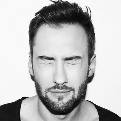 Maymun va qiz seks video Qizning dumba bilan yurgan porno videosi