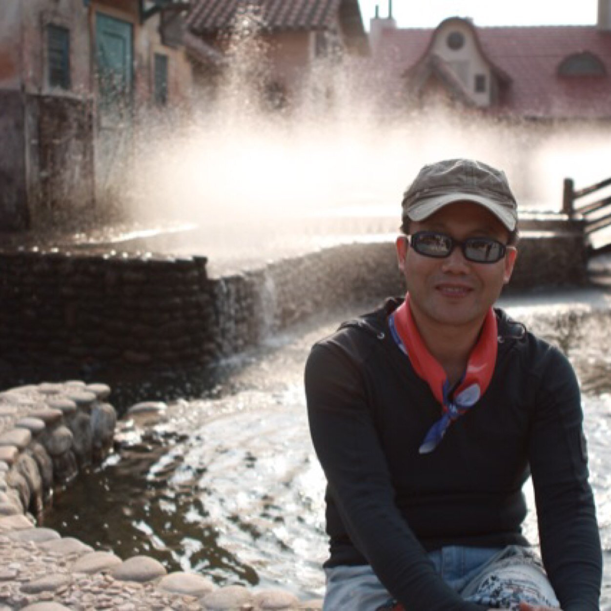 sadseong's profile picture. 아무도 가지 않는 곳으로 가라. 사회적 존경같은 것을 바라볼 수 없는 곳으로 가라. 왕관이 아니라 단두대가 기다리는 곳으로 가라. 한 시대의 빼어남을 지향하는 길을 가지말고, 장중한 역사의 산맥 속에서 익어가는 숯이 되라. -안토니오 그람시의 옥중수고 중에서-