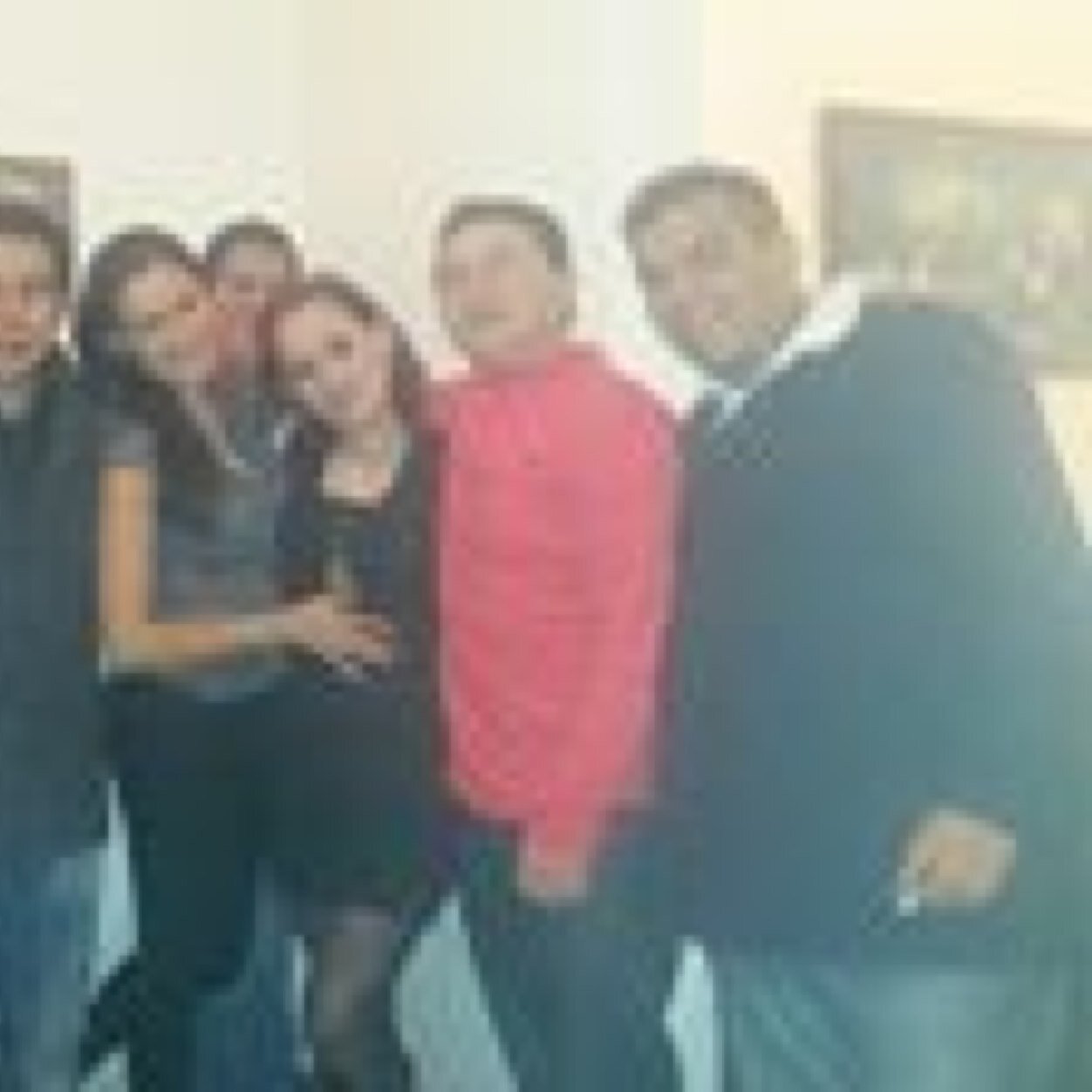 Soy alegre de corazon y amigue ro por conviccion... Me gusta socializar y conocer mucha gente linda.