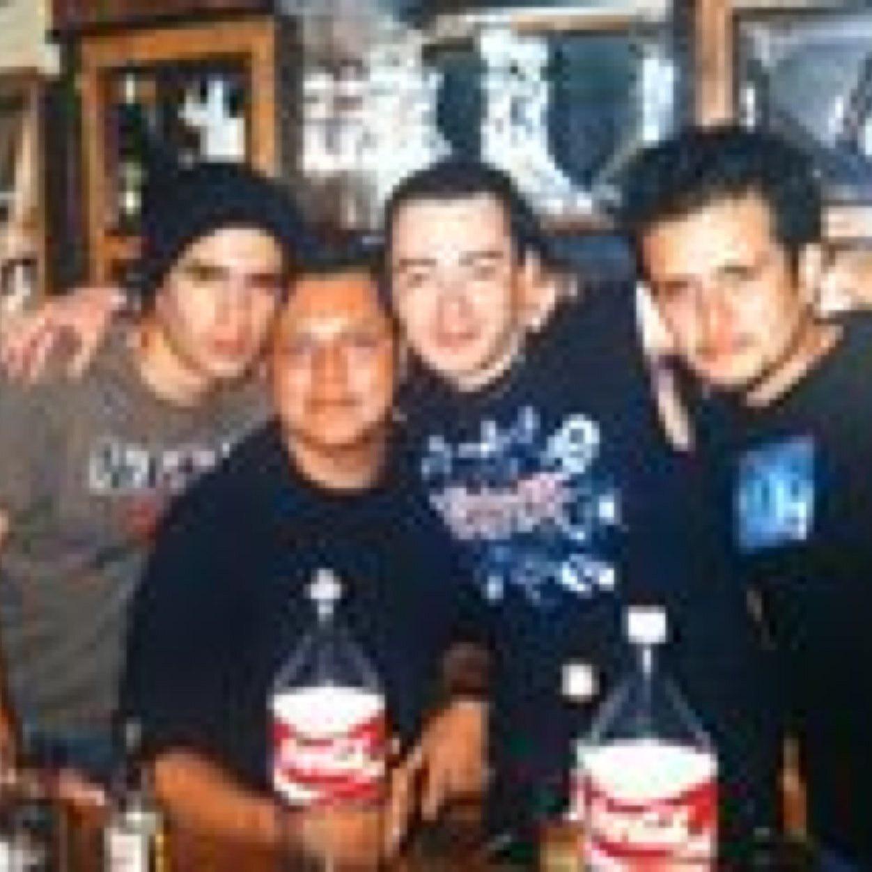 Americanista de hueso colorado, rockero, metalero, guapo y bueno pal copeo. Hay nomas