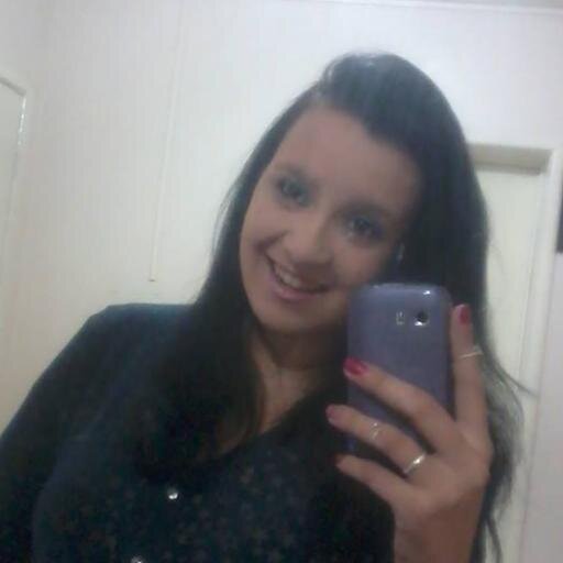 Segura nas mãos de Deus e não solta. Permita que Ele te guie por esse caminho de problemas e turbulências que a vida nos traz.