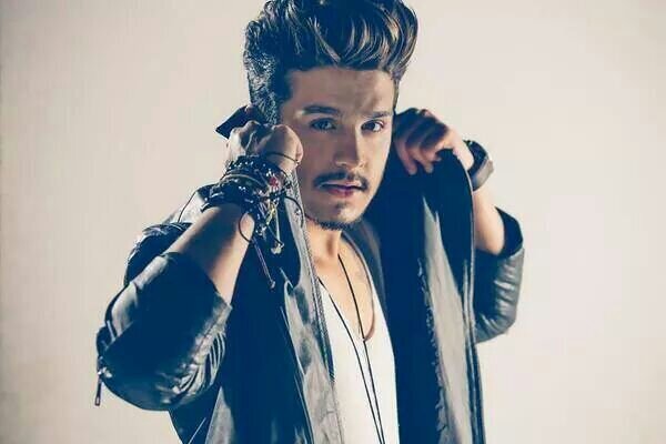 Quando você tem um ídolo vc abre mão de todas as estrelas, para se tornar fiel apenas a uma @luansantana ((: