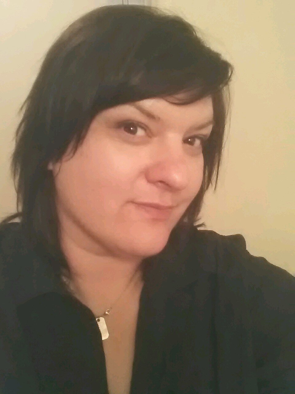 Mother, Dog groomer and animal lover, can not spell worth a crap. I love alot of music. and i like causes..IM a ECHELON GODESS love the wild and art.