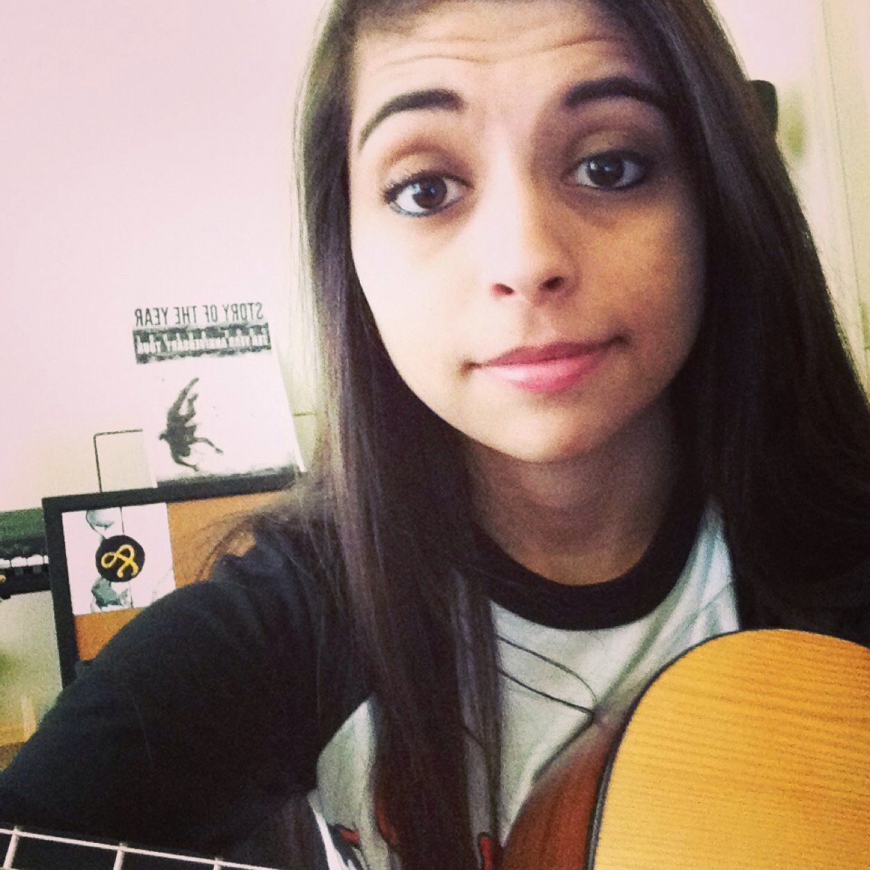 rainydaykids_'s profile picture. college student, artist, pizza afficonado, graphic designer, future a&r liaison