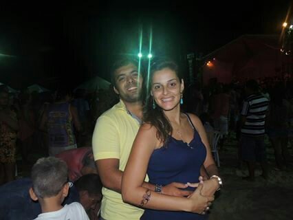 21 anos, Carioca , Formada em  Serviço Social, Sagitariana x)