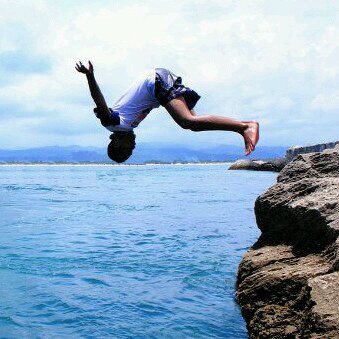 Gunung luhur beunang diukur, laut jero beunang dijugjugan, tapi hate jelema najan deet moal kakobet.