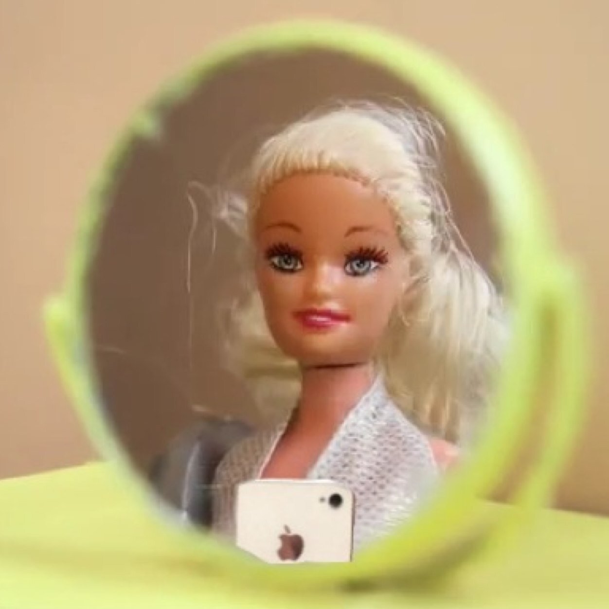 Hiiiiiii!!! I'm Deandra! I'm new. I'm half robot because some people RIPPED MY ARMS OFF! Non-Hipster. Overland Park Football #50. I like food... And pooping.
