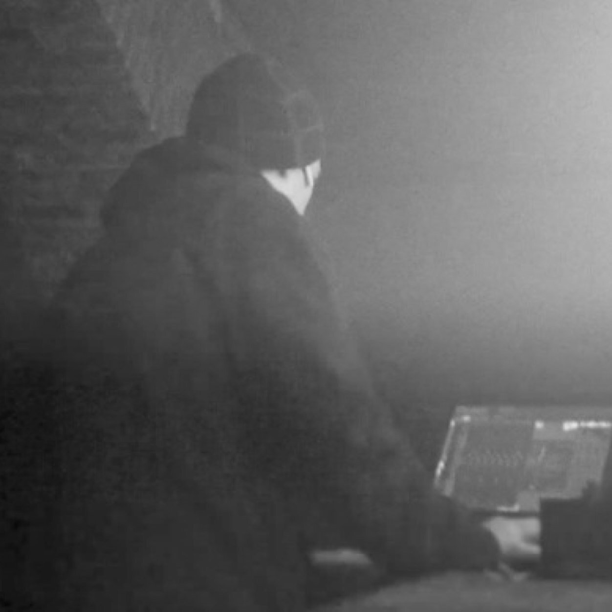 Beatfabrikant, der Hard’Techno-Künstler aus Luckenwalde (bei Berlin), dem östlichen Teil Deutschlands. Sein Motto ist: Hauptsache es kracht