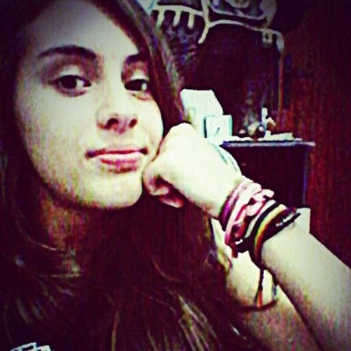 Melhor lágrimas caindo por ouvir verdades, do que um sorriso iludido por ouvir mentiras.