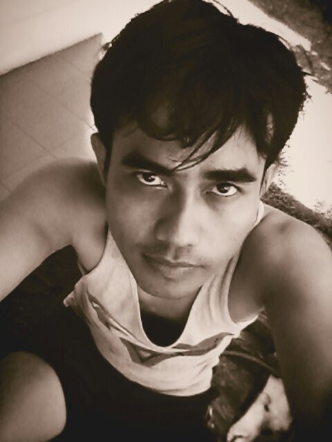 I'm a simple man ♦ I was born in Sumedang on August 8th ♦ I love my family ♦ sing a song make me feel so happy ♦