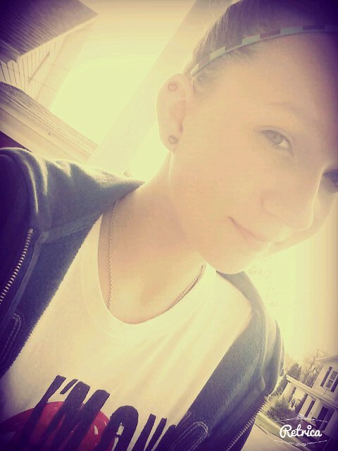 Deadforever_ihy's profile picture. You know my name, Not my story.