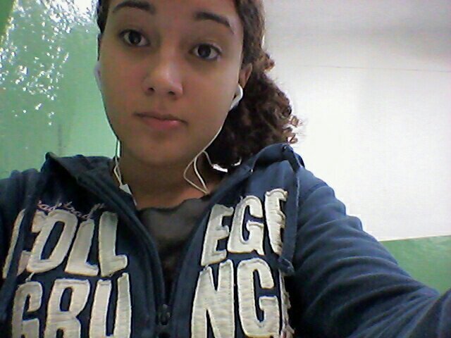 Bê, 16 anos, ando de skate a uns 3 anos, uso uns crack e tenho uns amigos bêbados q eu amo ♥ Pamonha ♥ Adriano ♥ jogos ♥ Ramona ♥ livros ♥ Gaabi