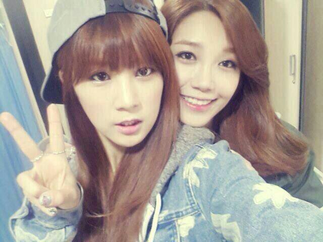 jnogins's profile picture. hoes has no virginity while fandom has no sanity☆