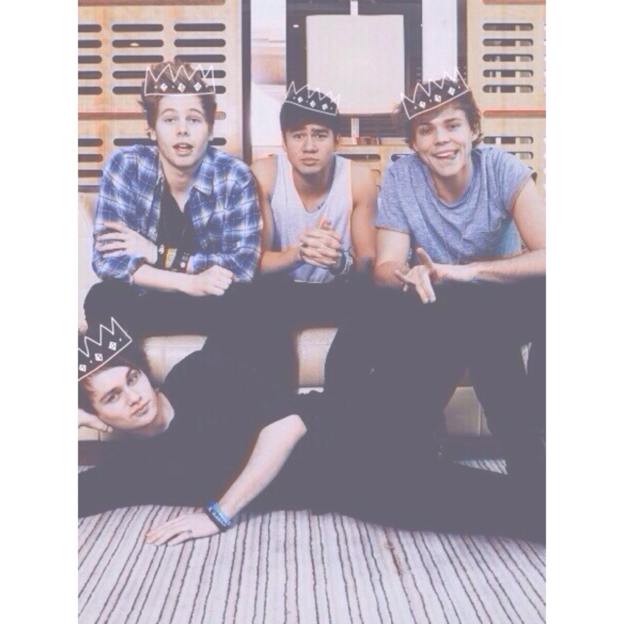 hi i just gave you a free follow so pls go follow @ashtonirwilly or ill unfollow u yayaya.