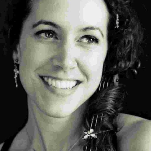 Tango & World Music violinist who loves to travel the world with music!