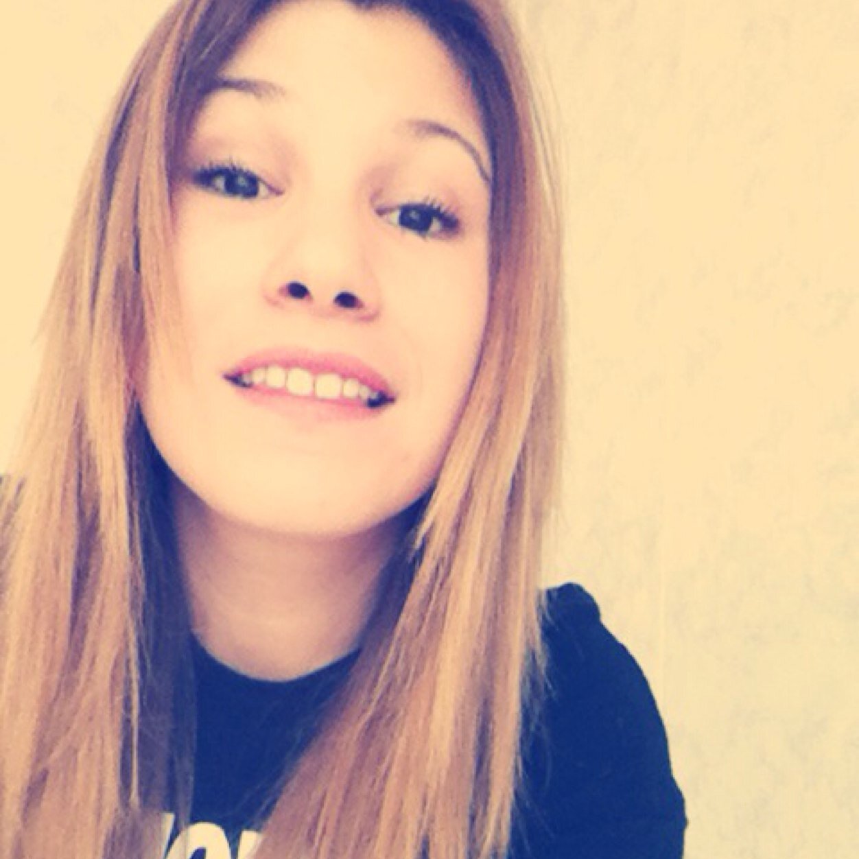 snap back to reality, oh there goes gravity 
oh, there goes rabbit, he choked @claauux_042 cabeza alta y sonrisa en cara como siempre