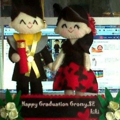 Produsen #SouvenirWisuda #bonekacouple #hadiahwisuda #bonekawisuda #kadowisuda #graduationgift CP 085891309088