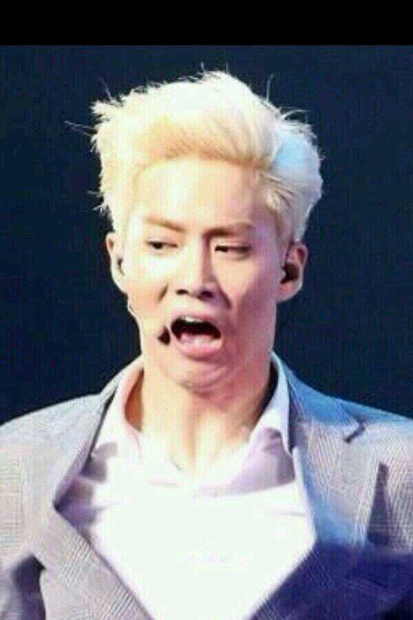 กูเป็นติ่งน่ารักฮิ -.-  ฟอลกลับแอคหลัก @ploy_baekon_exo
