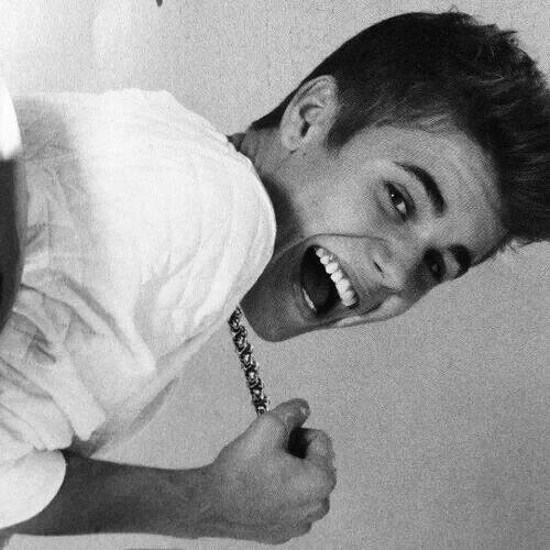 I am just a belgian guy who loves Ariana Grande and Justin Bieber  :) -------Ariana followed ------ kik me if you want @ward.v.w