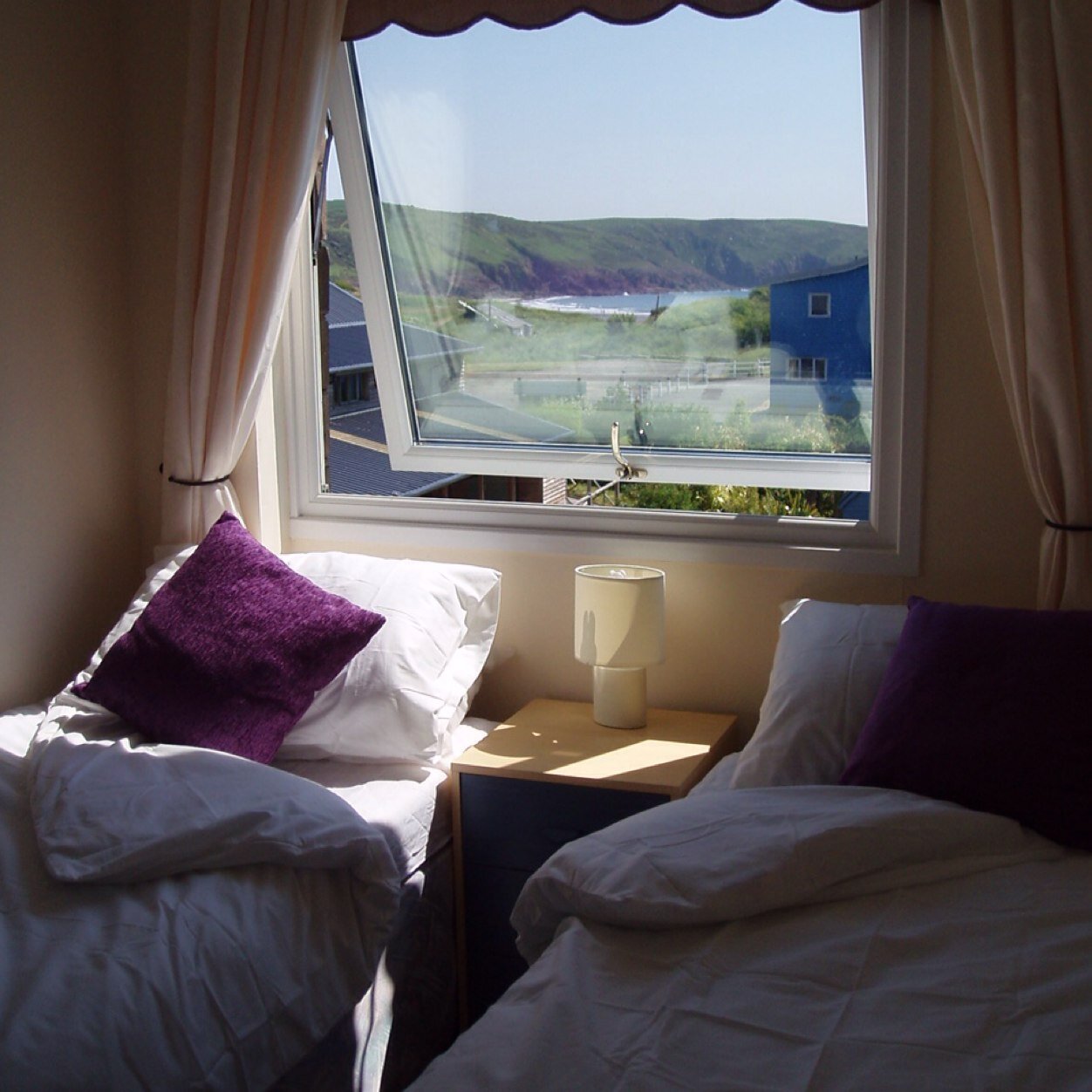 Self catering holiday chalets in beautiful Freshwater East Pembrokeshire.