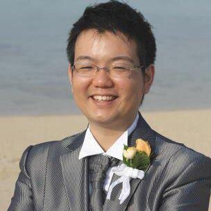 某弱小会社CEO(従業員5人)+某社団法人代表理事。福岡在住34歳、既婚です。28歳の時に「45歳で1億円の資産」を目標に据えました。以来毎月コツコツと積立しています。目標利回りは年5％。単なる節約ではなく、楽しめるコストカットを意識しています。クレジットカードのポイント貯めるのが趣味ですｗ