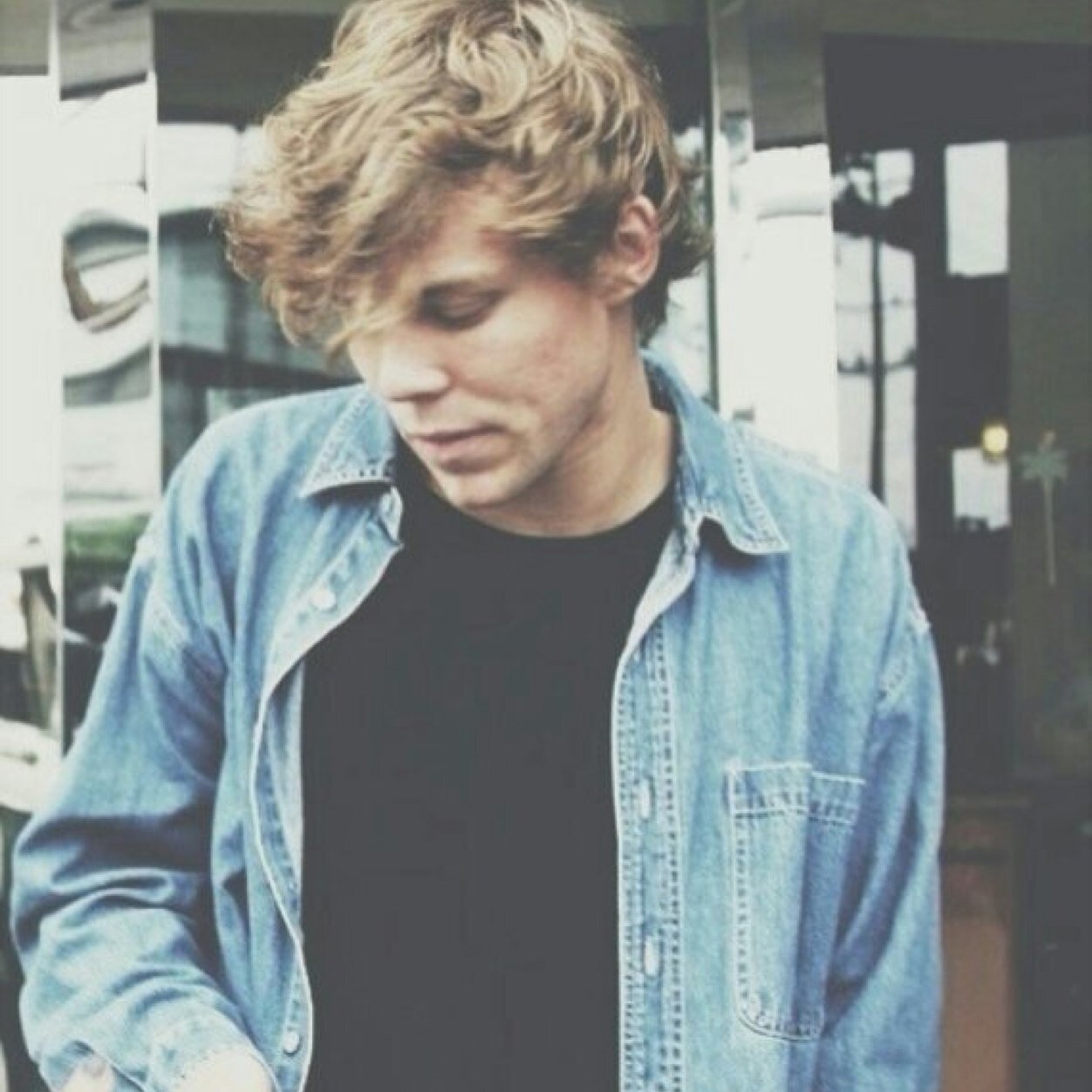 ✨Follow me so ashton sees✨4 guys tipped my world upside down✨0/4✨ The universe of 5sos