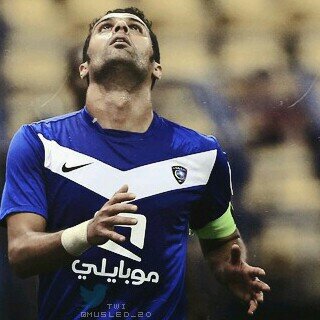 انسانه تحب الهلال اسمها طيف وقاعده اخربط عشان يكون فيه بايو بس اهم شي تعال مفظلتي :)