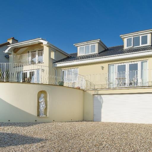 Dreaming of Rest, Relaxation & River Dart? Or is it Cider, Crabbing and Cream Tea? Come & experience village life at our Stylish B&B in a quaint Devon village!
