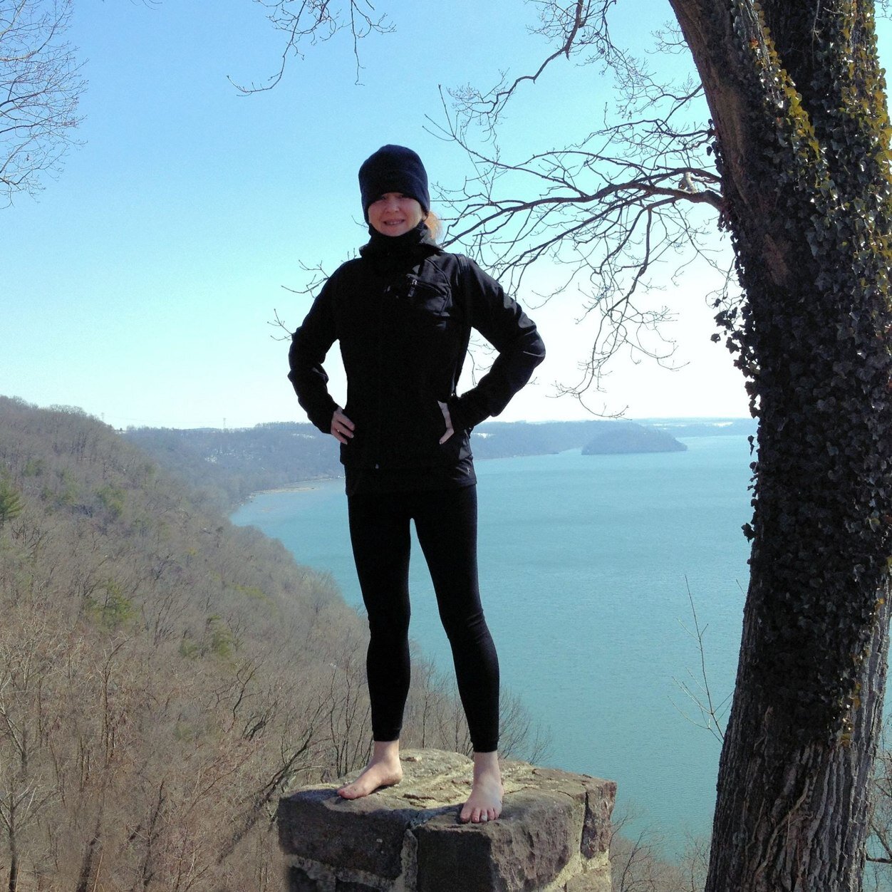 Vegan and barefoot runner, artist and hoticulturist. Healing herself every day.