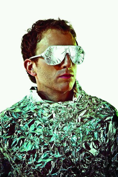 MannualToggle's profile picture. save yourself some time and stop creeping