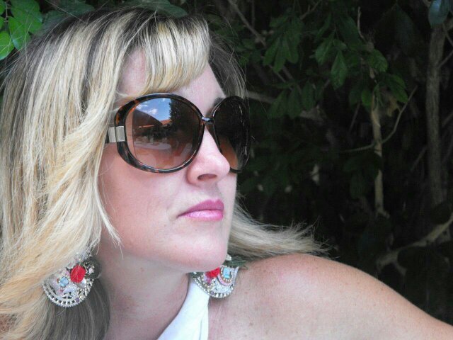 Jornalista 24 horas, mãe realizada, amiga. Eternamente apaixonada, dedicada e disposta a ser feliz. Apreciadora das coisas simples da vida
