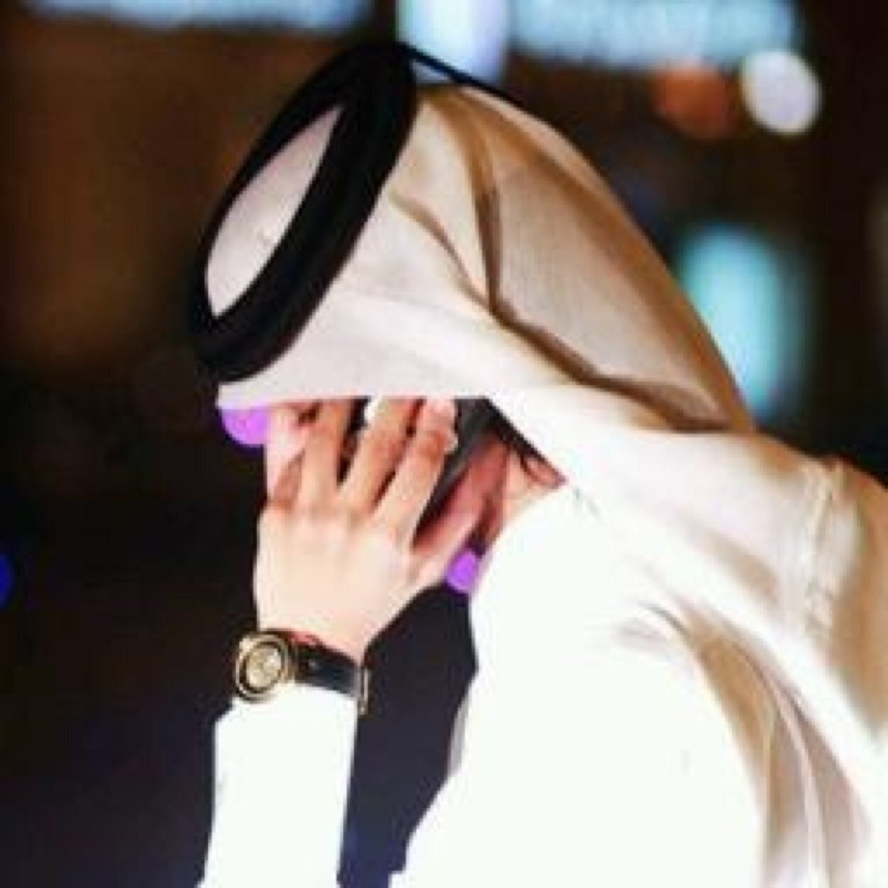 مأإني من آللي لآمشآ آلعمر ينساك .. 
 ولآني من آللي عآشروكـ لمصالح .. 

ولآني من آللي لآبغى شي حياك .. 
 آنـا تـرى يـمنـاك لآصرت طـايـح ..