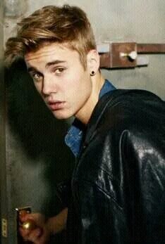 I m a girl...My name is SOMDATTA GHOSH..nd i m a big fan of JB..LOVE U JUSTIN NOW ND 4EVER...U R MY HRT....I LOVE U JB