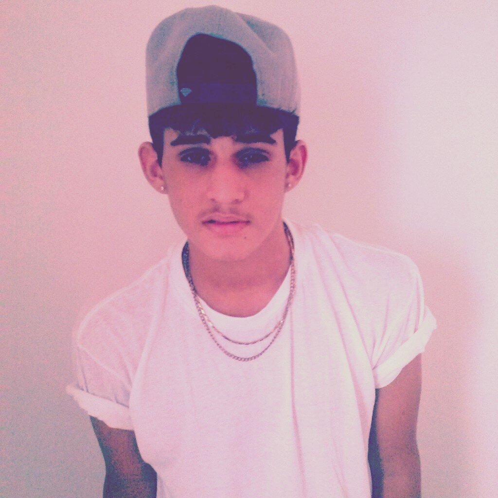 Venezolano:3 .soltero:$ .facebook ;carlos a. echeverria