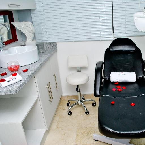 ccenakara's profile picture. Centro Clínico Estético Nakara
0286-923.6903 | 0416-686.3641 
C.C. Villa Alianza, Nivel 3, Local 110.
#SaludEstética