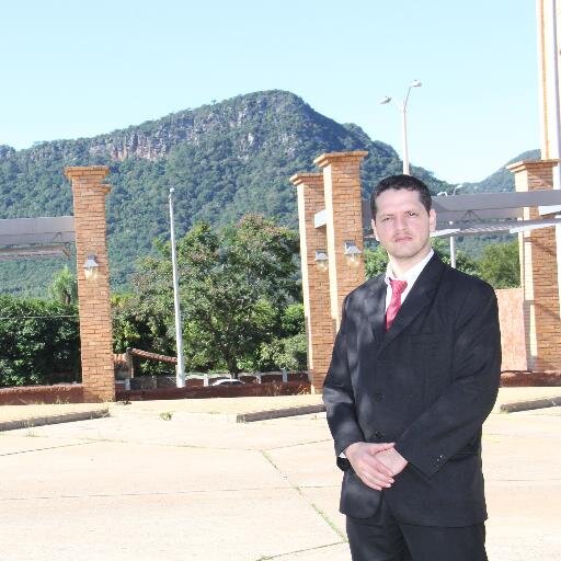 Lic. en Periodismo, me gusta debatir sobre temas actuales, trabajador incansable, un paraguayo corriente, pero único.