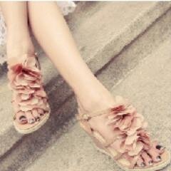 I share cute clothes, shoes, bags and something others.And if you like it and want to buy.You can call me by private letter