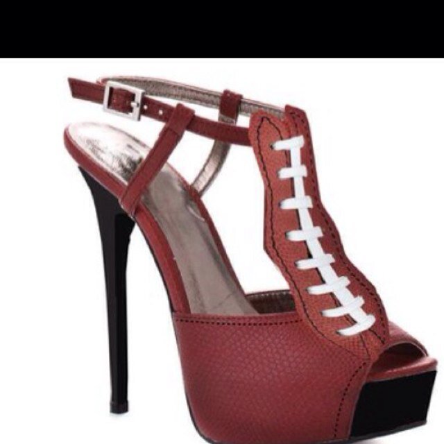 LadySpeaksFball's profile picture. Empowering women to love football just as much as I do.

Check the blog for weekly updates, recaps, tears and joy in the world of football.