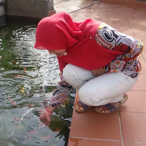 Tersenyumlah ketika bersedih kerana akan ada kebahagian setelah itu..:)