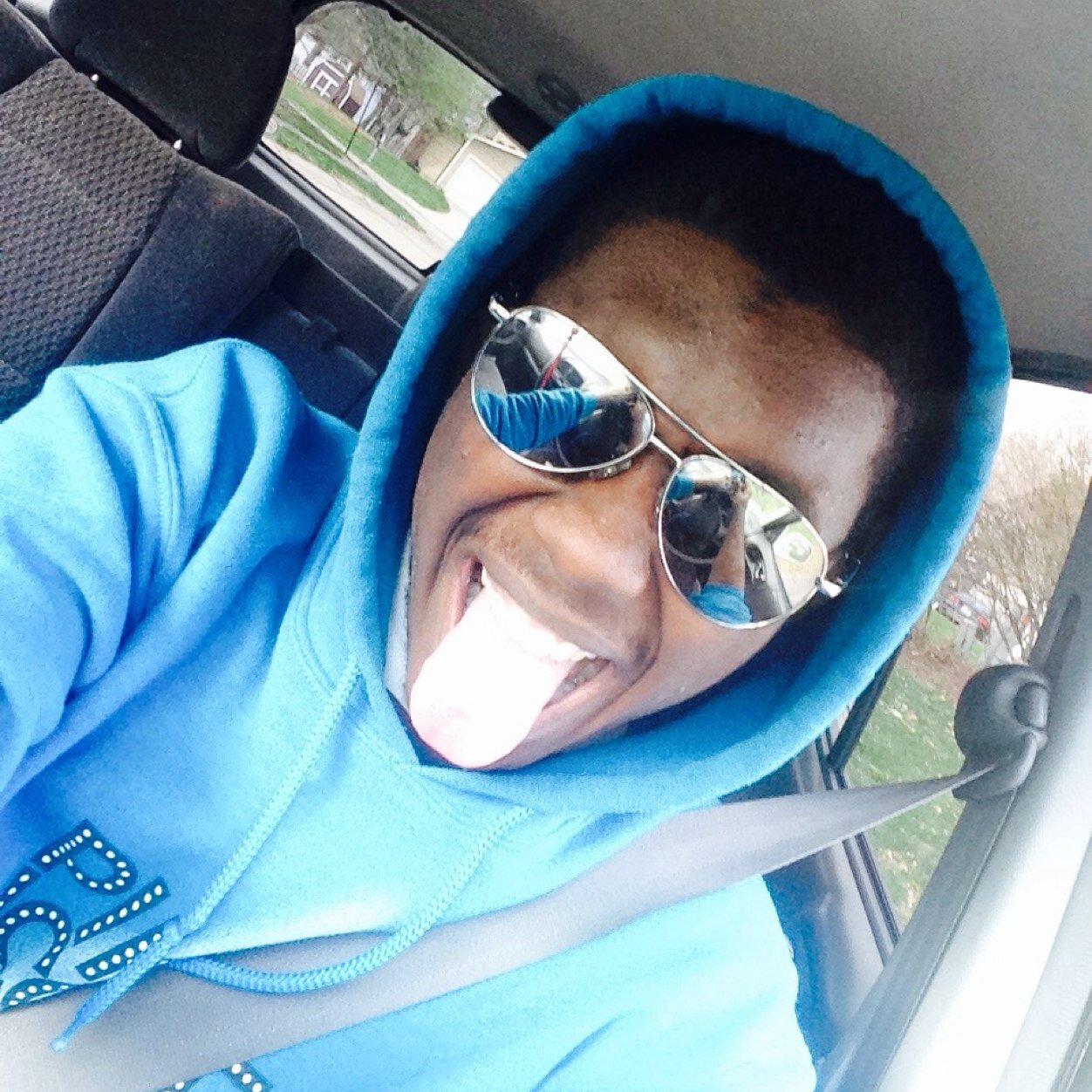 #teamshowchoir #teamfollowback #teamwaffle #teamAries 17 class 2013 I ❤ Avatar. BS? Don't got time for it 
IG: thatblackguykendall