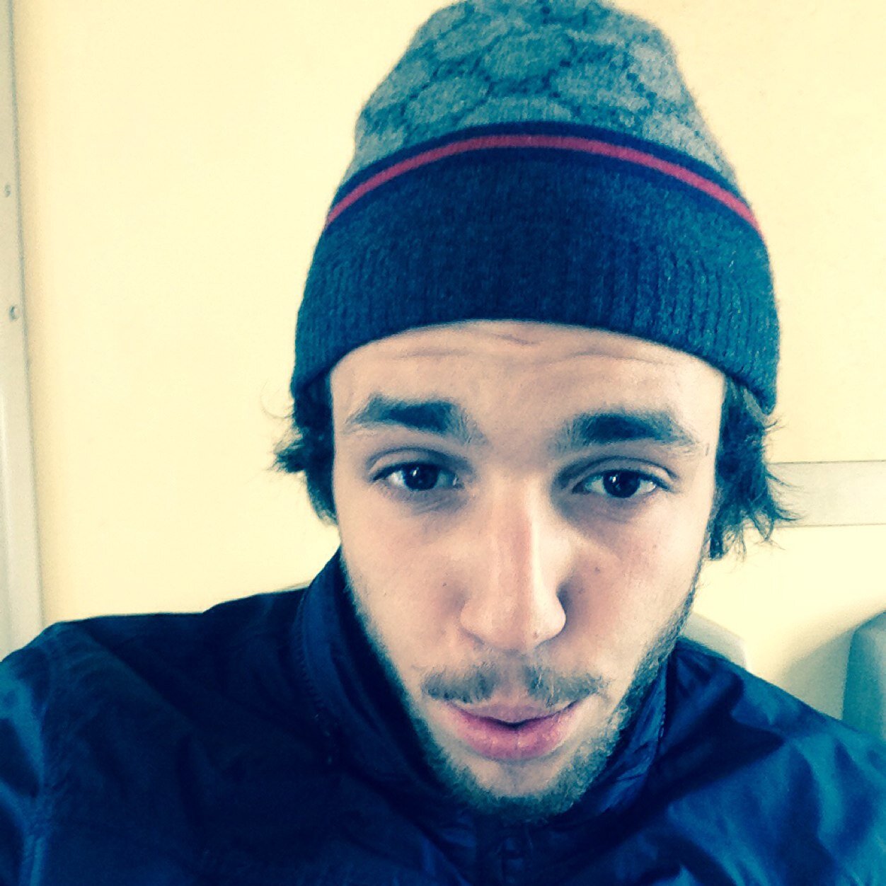 TES QUI TOI ? TA FAIT QUOOI ? AZII CASSE TOI DLAA!