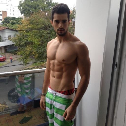 estudiante de ingeniería civil de la universidad tecnológica de Pereira,y modelo pereirano