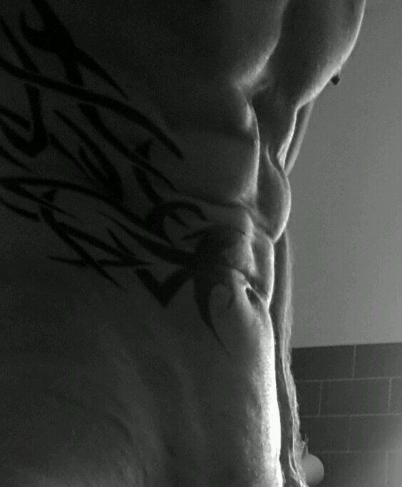 elliotburns23's profile picture. 