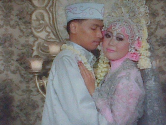 MiazAeni's profile picture. Menarilah dan terus tertawa, meski dunia tak seindah surga