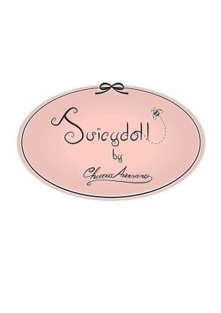 Juicydoll by Chiara Aversano non propone delle semplici T-shirt, ma dei veri e propri pezzi da collezione: femminili, seducenti ed ironici