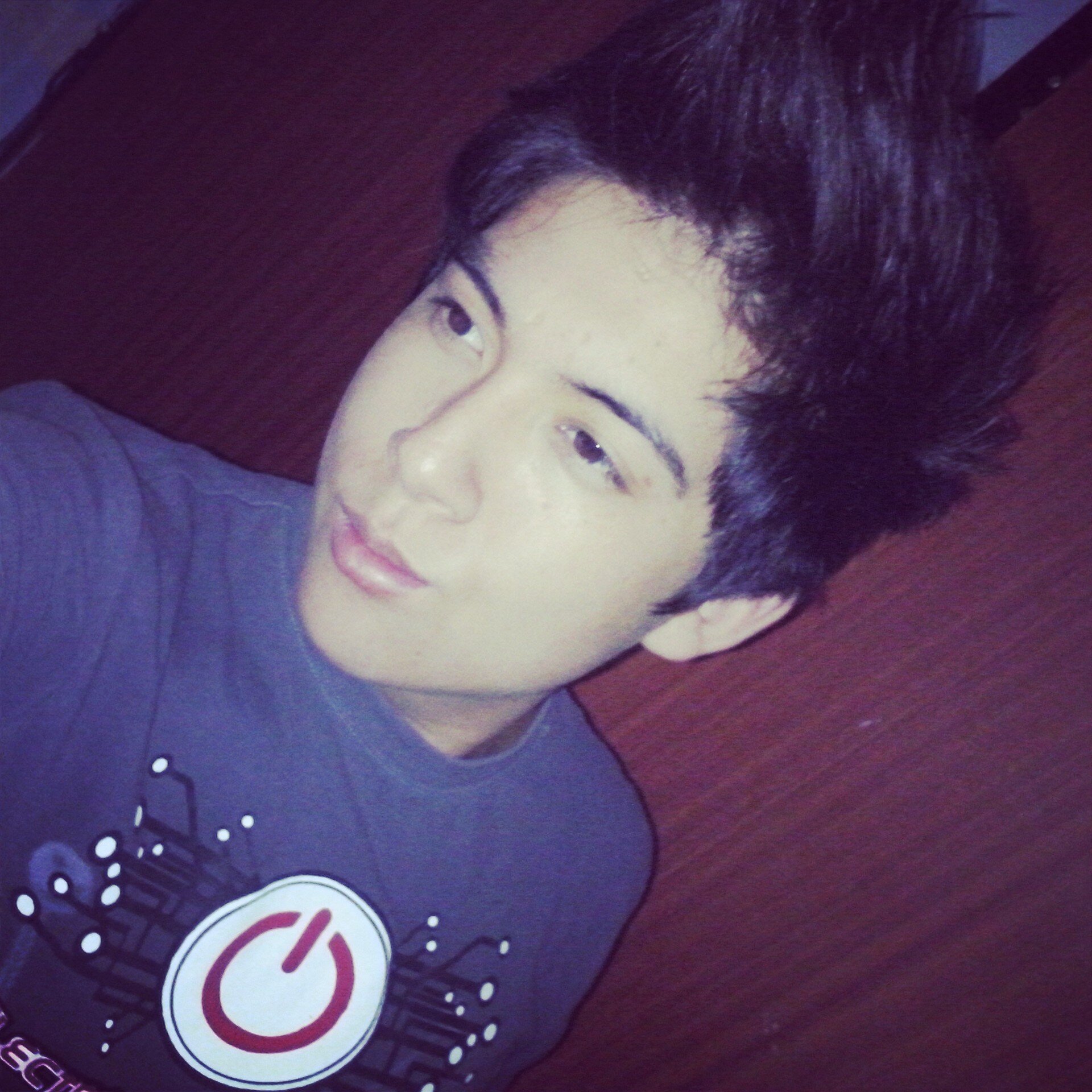 Pues equiis soy un chico divertido, me gusta salir, pasar tiempo con mis amigos... :)