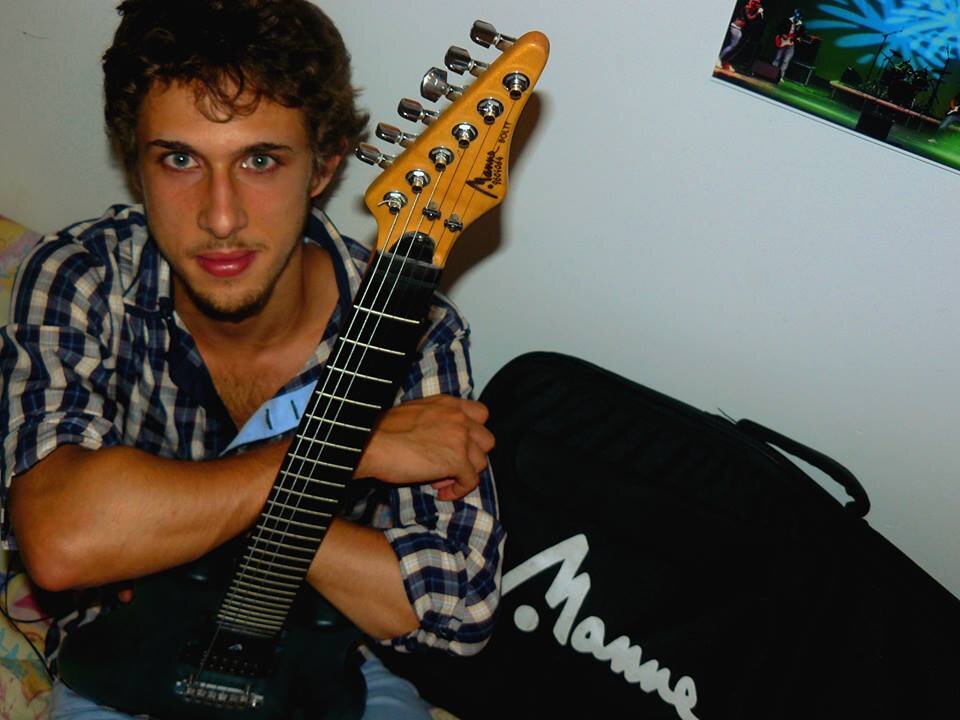 Guitarist and second voice in the italian band called Faxphy.