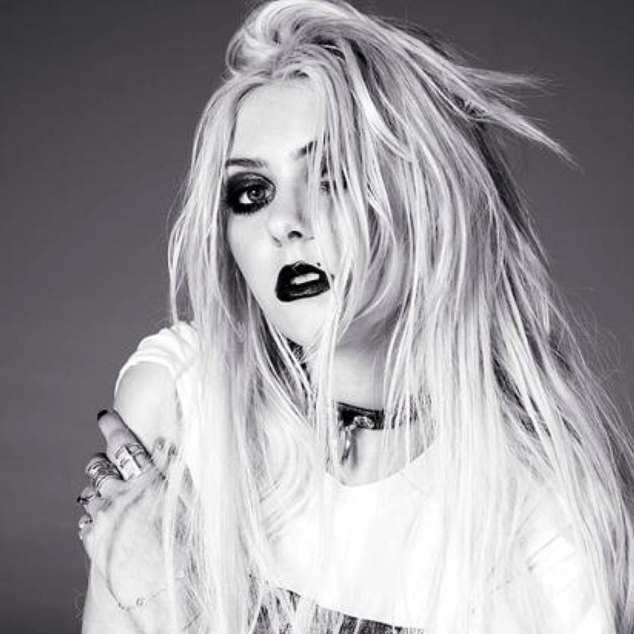 Fan page of Taylor Momsen and The Pretty Reckless ~ I make fan art of Taylor